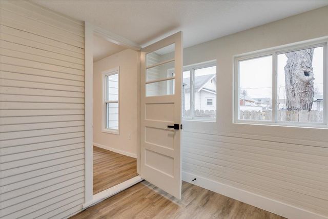 1517 S Greenwood Ave, Wichita, KS 67211