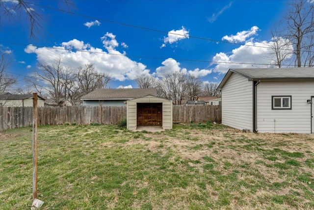 1517 S Greenwood Ave, Wichita, KS 67211