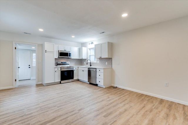 1517 S Greenwood Ave, Wichita, KS 67211