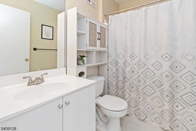 1625 King Ct, Green Brook Twp., NJ 08812