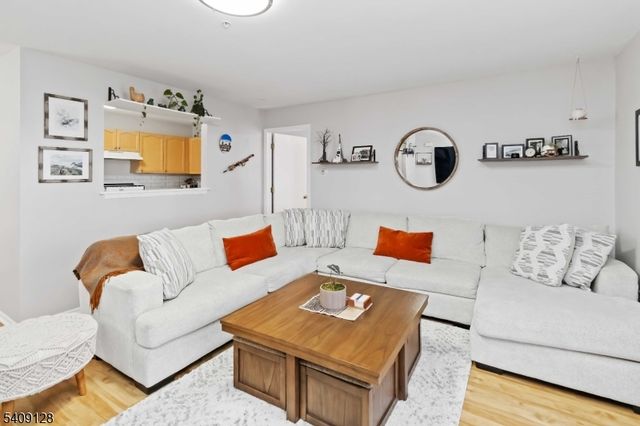 1625 King Ct, Green Brook Twp., NJ 08812