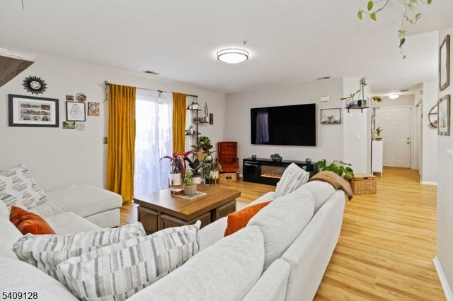 1625 King Ct, Green Brook Twp., NJ 08812