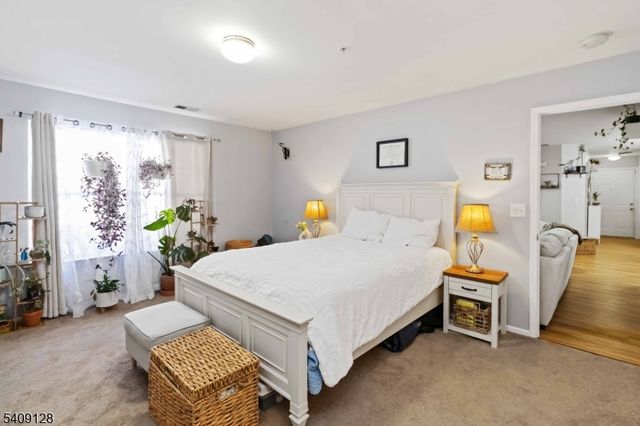 1625 King Ct, Green Brook Twp., NJ 08812