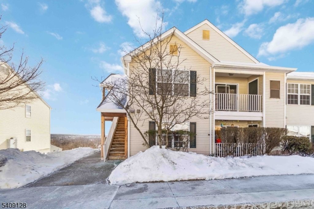 1625 King Ct, Green Brook Twp., NJ 08812