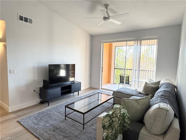 1190 Reserve WAY 304, Naples, FL 34105