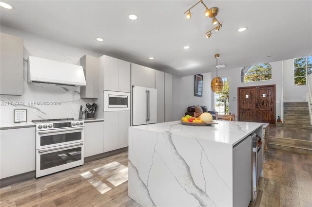 10800 NW 51st Ln, Doral, FL 33178