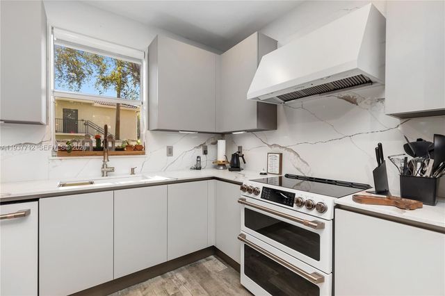 10800 NW 51st Ln, Doral, FL 33178