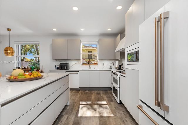 10800 NW 51st Ln, Doral, FL 33178