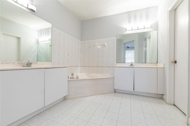 10800 NW 51st Ln, Doral, FL 33178