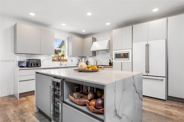 10800 NW 51st Ln, Doral, FL 33178