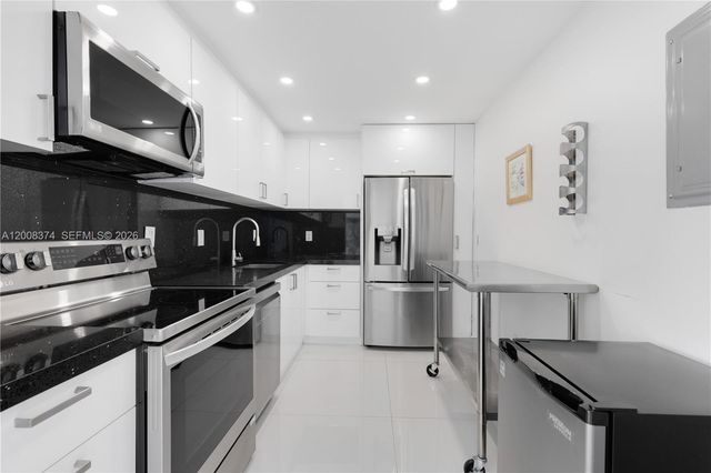 3701 N Country Club Drive 1805, Aventura, FL 33180