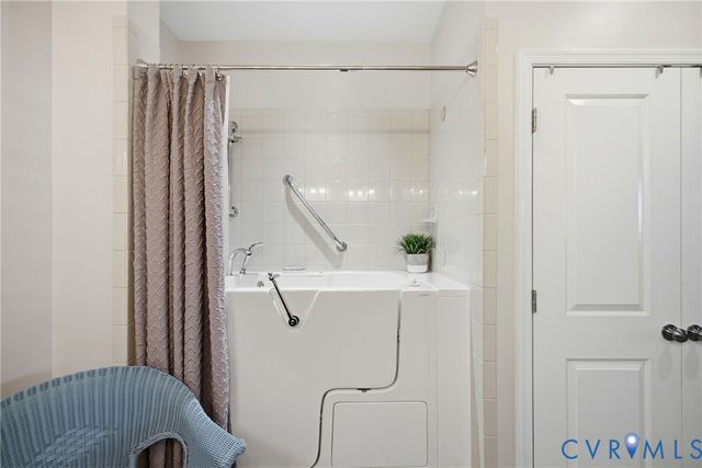 1465 Westhall Gardens Dr, North Chesterfield, VA 23235