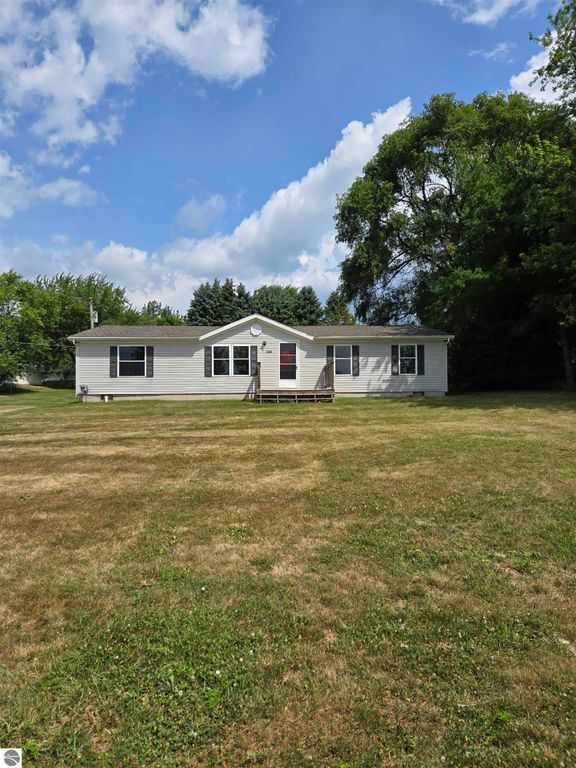 Image 1 of property listing at 606 W Prospect Street, St Louis, MI 48880