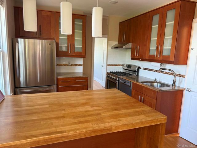 7801 64th Street, Glendale, NY 11385