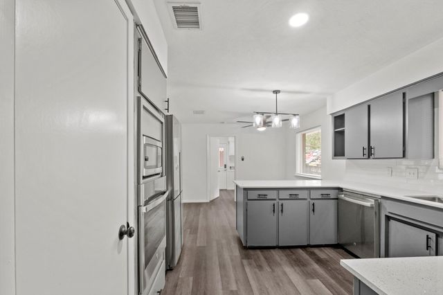 8307 Braesview Lane, Houston, TX 77071