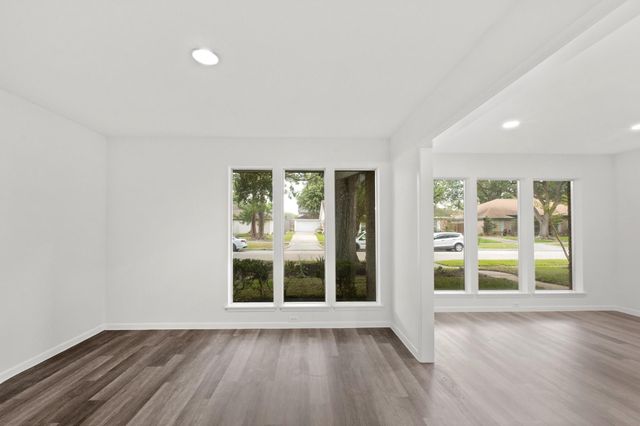 8307 Braesview Lane, Houston, TX 77071