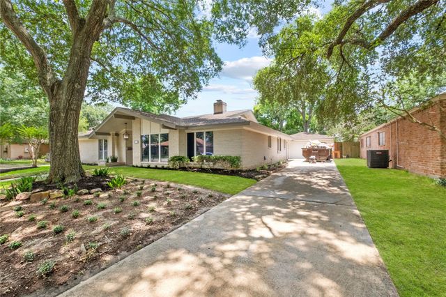 8307 Braesview Lane, Houston, TX 77071