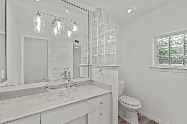 8307 Braesview Lane, Houston, TX 77071