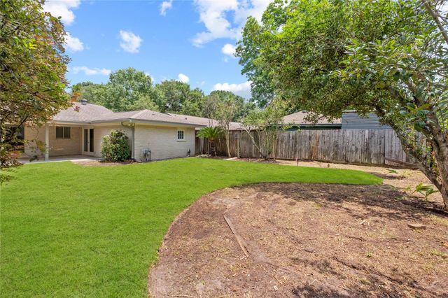 8307 Braesview Lane, Houston, TX 77071
