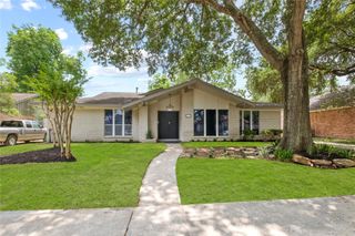 8307 Braesview Lane, Houston, TX 77071