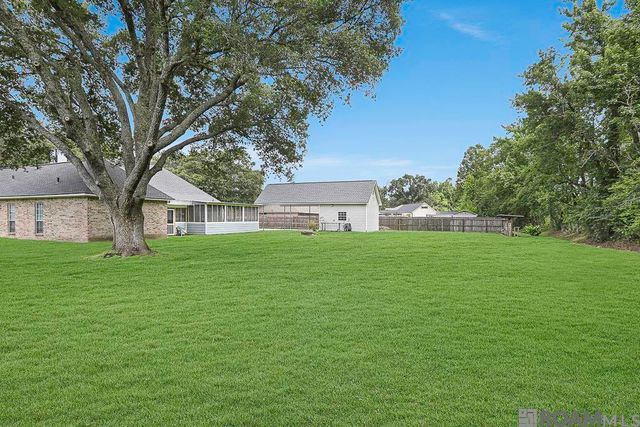 2110 S San Francisco, Gonzales, LA 70737