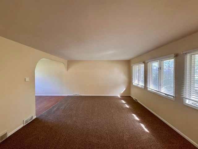 19252 Oakwood Avenue, Lansing, IL 60438