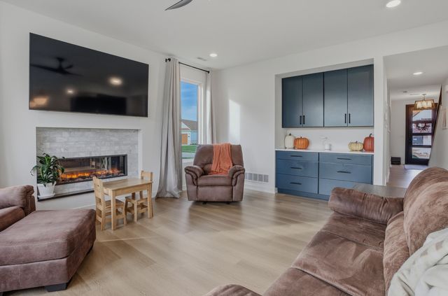 704 ANGELS REST WAY, Columbia, MO 65203