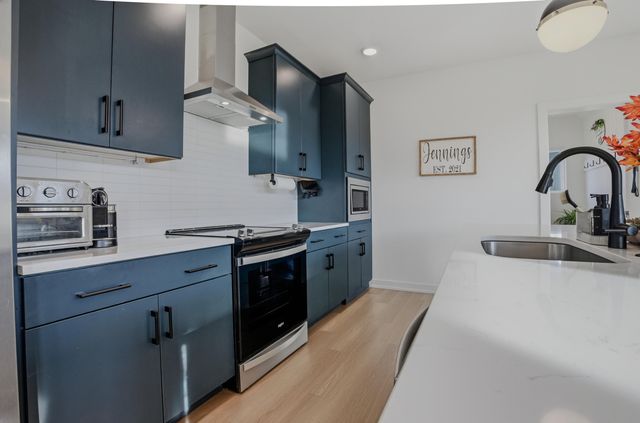 704 ANGELS REST WAY, Columbia, MO 65203