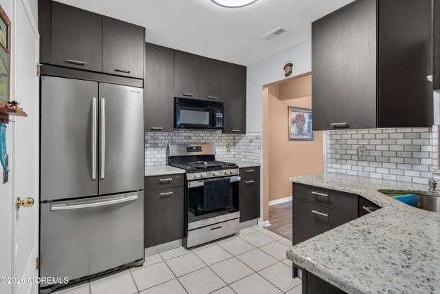 492 Bayberry Court, Marlboro, NJ 07726