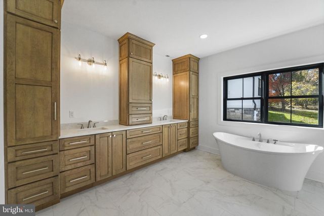 1107 GREAT RD, Princeton, NJ 08540