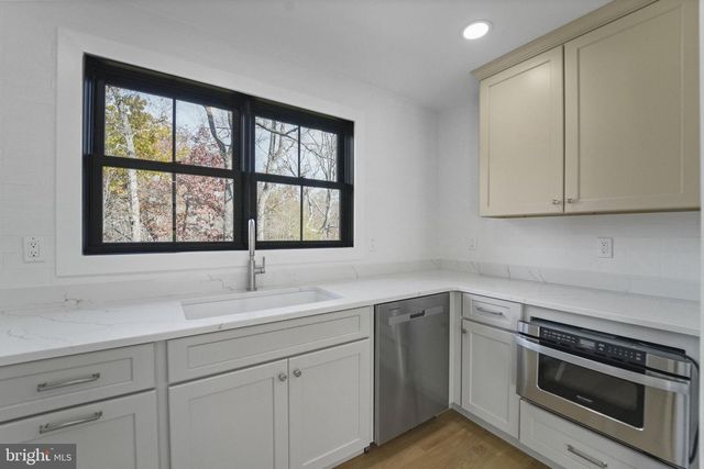 1107 GREAT RD, Princeton, NJ 08540