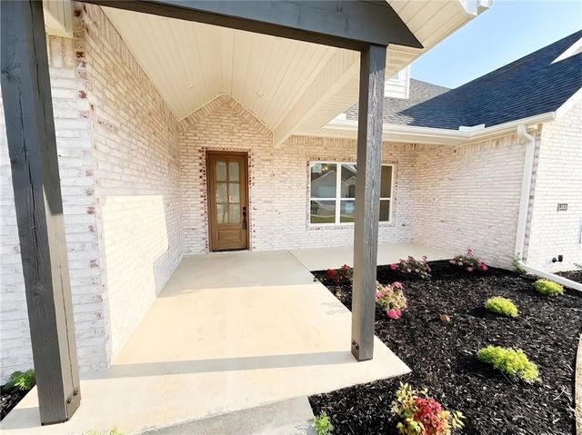 1320 Greyback Lane, Centerton, AR 72719