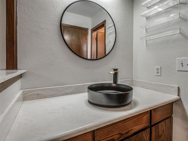 8909 Tracy Drive, Oklahoma City, OK 73132