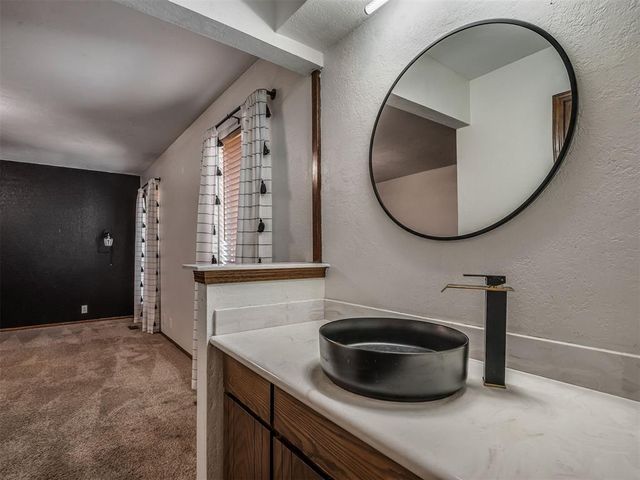 8909 Tracy Drive, Oklahoma City, OK 73132