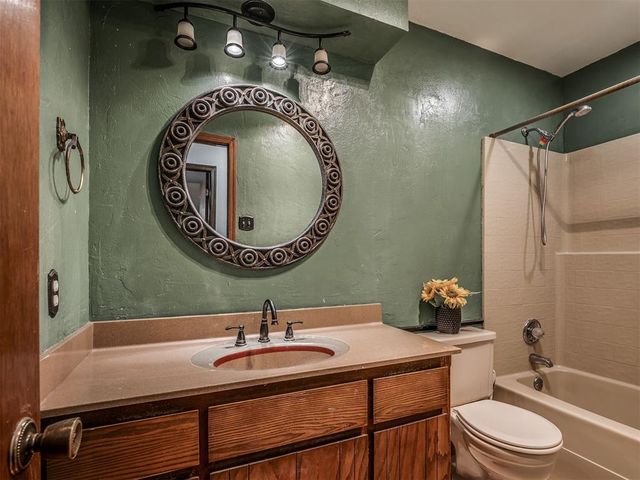 8909 Tracy Drive, Oklahoma City, OK 73132