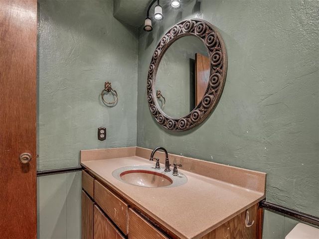 8909 Tracy Drive, Oklahoma City, OK 73132