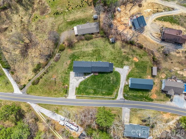 1086 Carters Ridge Road, Spruce Pine, NC 28777
