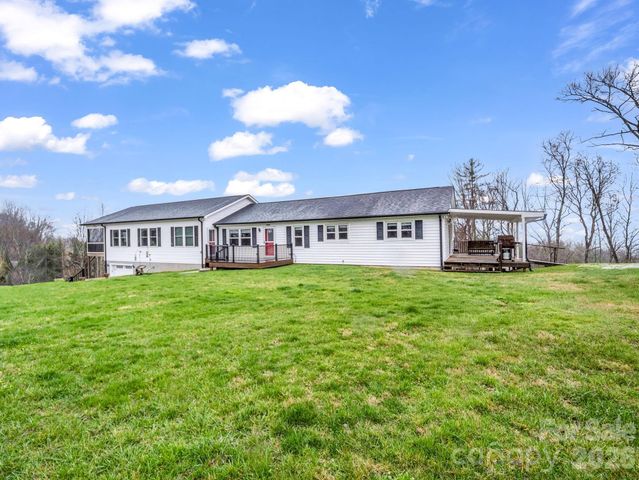 1086 Carters Ridge Road, Spruce Pine, NC 28777