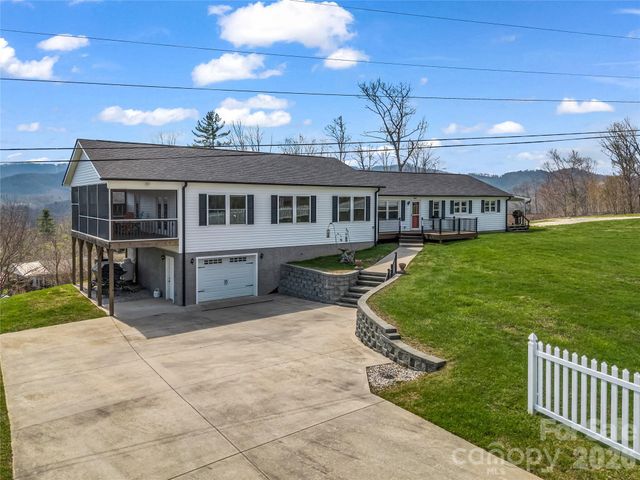 1086 Carters Ridge Road, Spruce Pine, NC 28777
