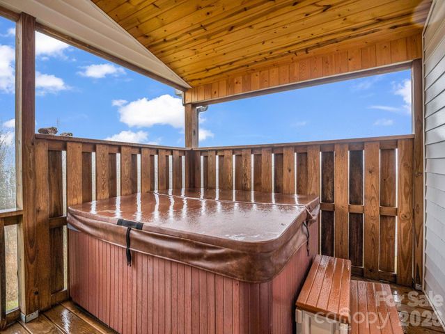 1086 Carters Ridge Road, Spruce Pine, NC 28777