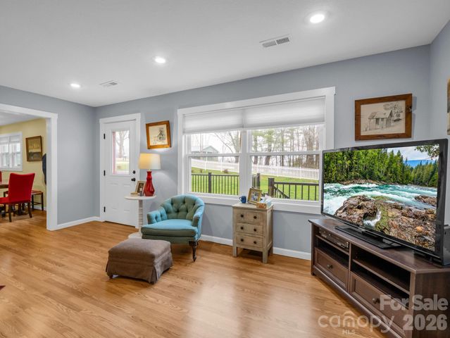 1086 Carters Ridge Road, Spruce Pine, NC 28777