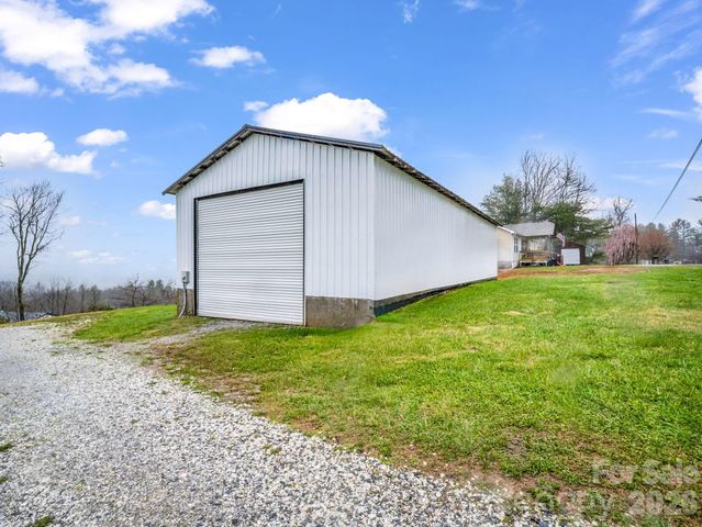 1086 Carters Ridge Road, Spruce Pine, NC 28777