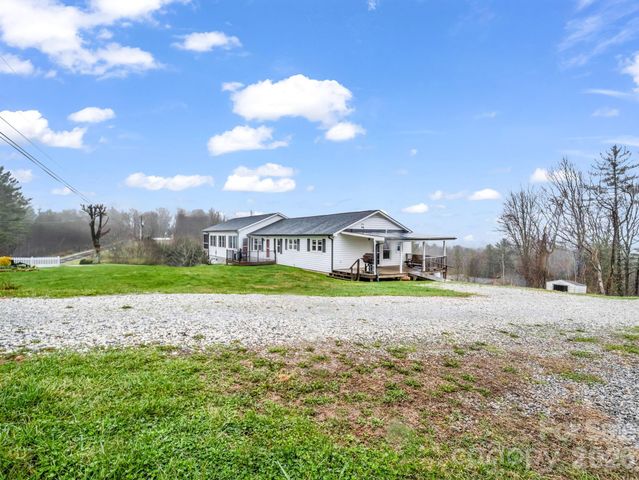 1086 Carters Ridge Road, Spruce Pine, NC 28777