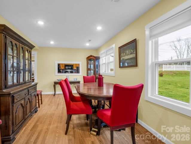 1086 Carters Ridge Road, Spruce Pine, NC 28777