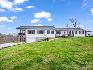1086 Carters Ridge Road, Spruce Pine, NC 28777
