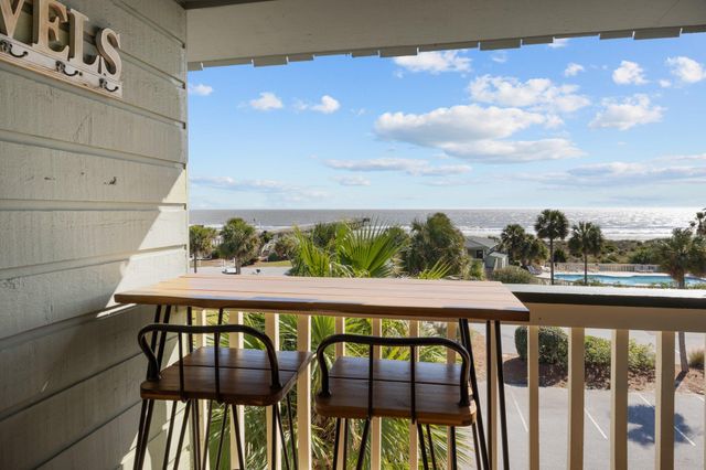 1300 Ocean Boulevard 321, Isle Of Palms, SC 29451