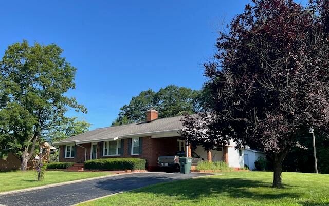 366 HOWARD DR, Salem, VA 24153