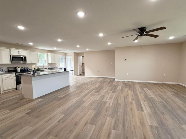 205 Raymond, Paragould, AR 72450