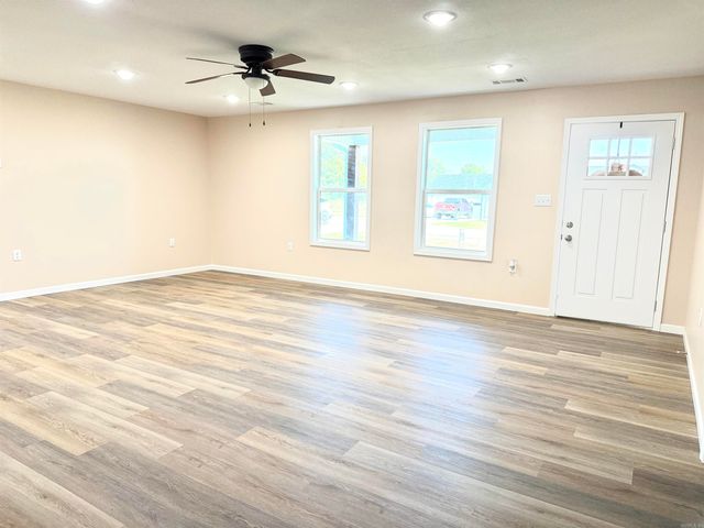 205 Raymond, Paragould, AR 72450