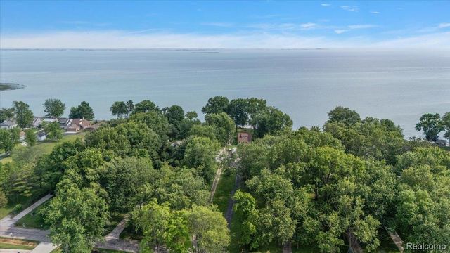 38292 Murdick Drive, New Baltimore, MI 48047